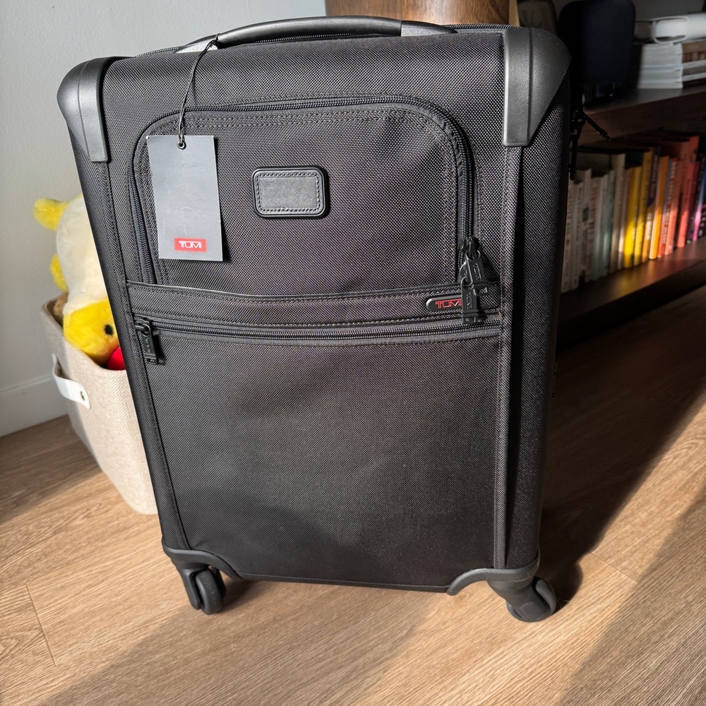 NWT TUMI Continental Expandable 4 Wheeled Carry-On